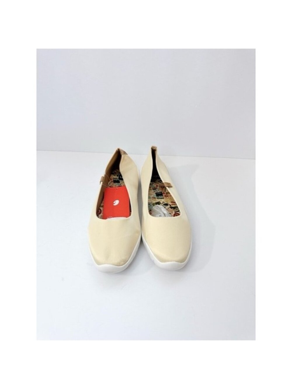 Size 9.5 UIN Oat Milk Cream Silk Slip-On Comfort Travel Women’s Shoes